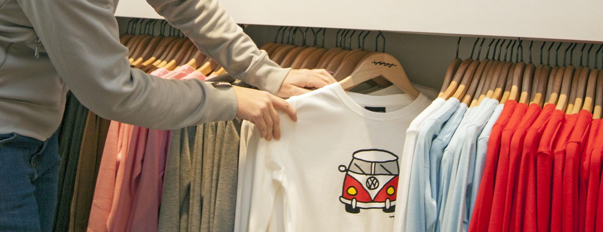 Disney Clothing Store -Disney Clothing Store t shirt 2351761 1920